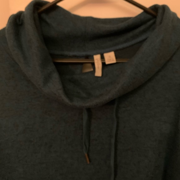 Women’s cold shoulder sweater - Picture 7 of 10